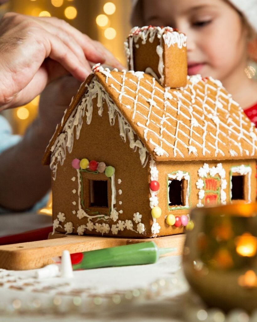Christmas Morning Traditions - Make Gingerbread house