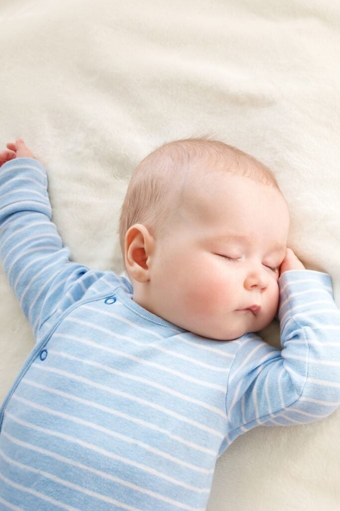 what clothes should newborn sleep in
