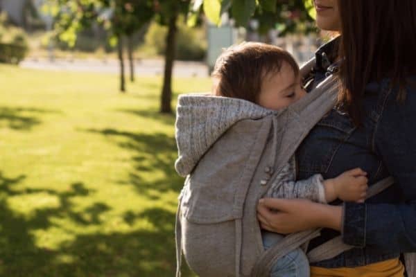 how long can you carry a baby in a carrier