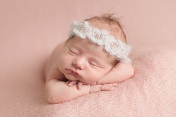 150+ BEST Middle Names For Lily [Cute & Pretty]