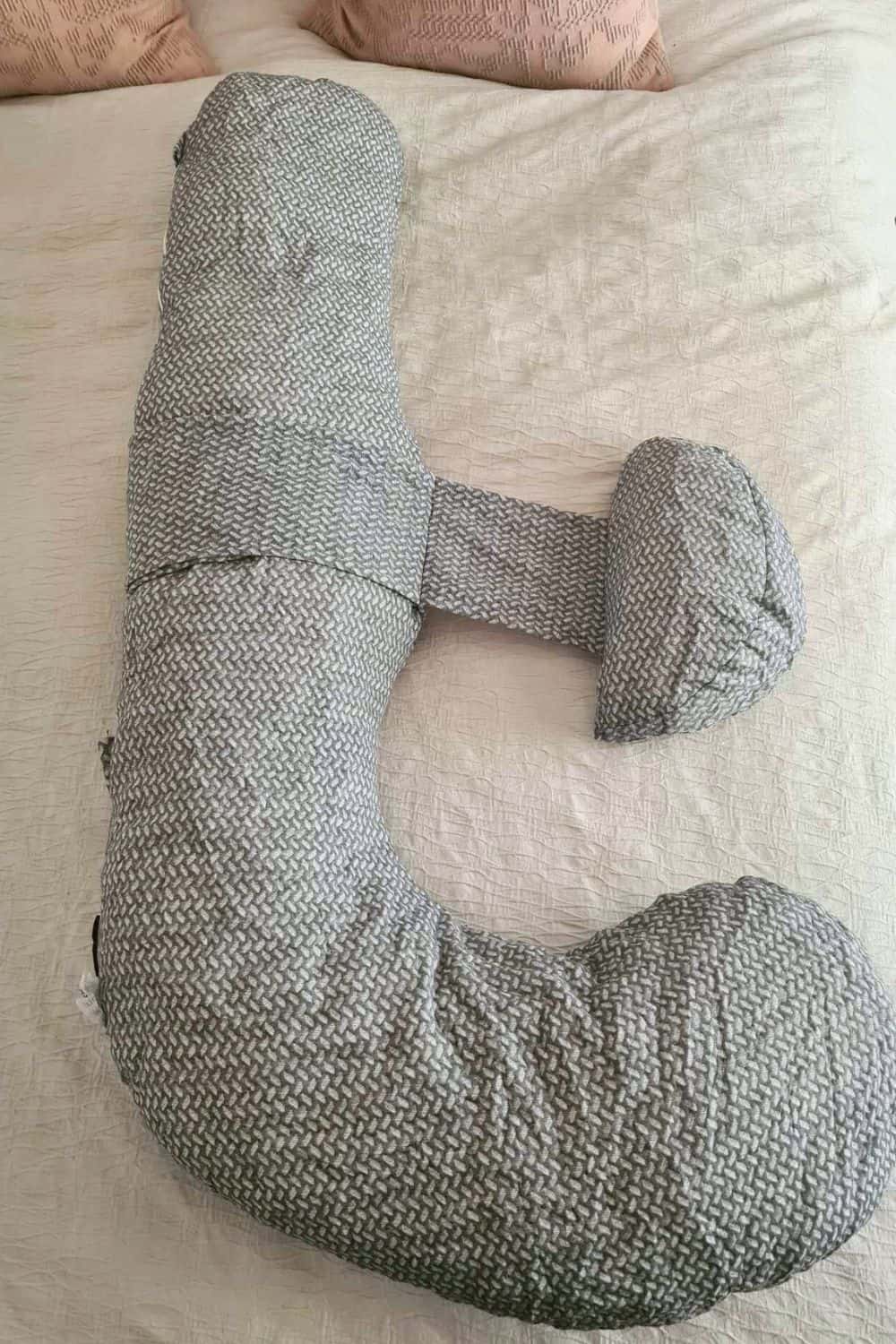 pregnancy pillow momcozy